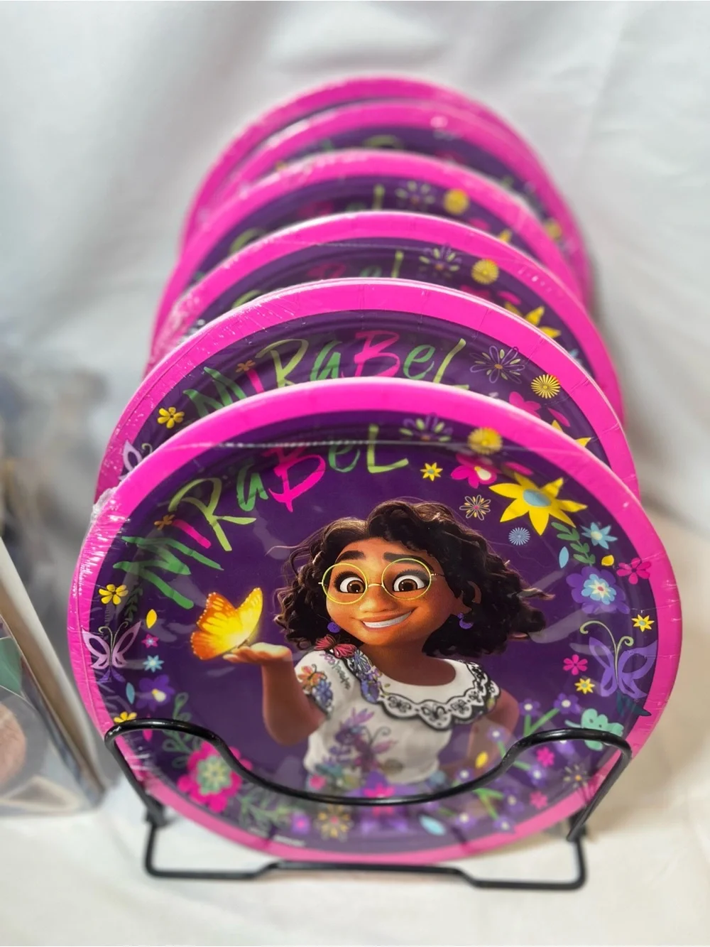 LOT DISNEY ENCANTO PARTY SUPPLIES BACKDROP WITH PROPS and 9” ROUND PAPER PLATES